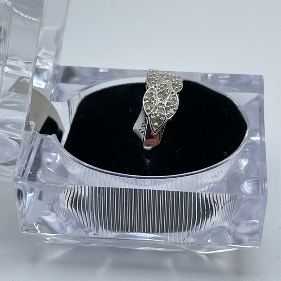 New in Box! .26 TCW Diamond & 925 Ring - Picture 3 of 7